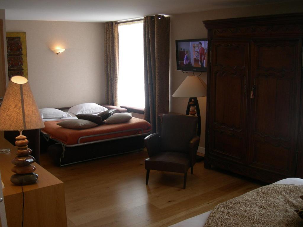 Hotel Logis Burnel Et La Cle Des Champs Rouvres-en-Xaintois Zimmer foto